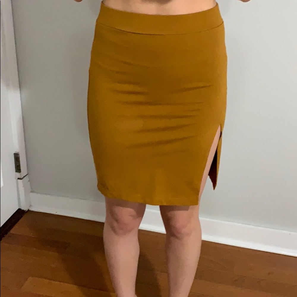 Mustard mini skirt